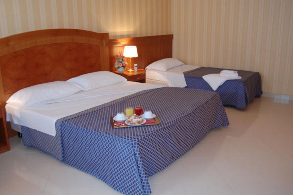 נאפולי Hotel Joyfull חדר תמונה