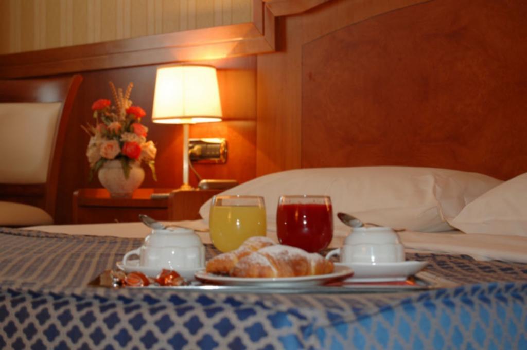 נאפולי Hotel Joyfull חדר תמונה