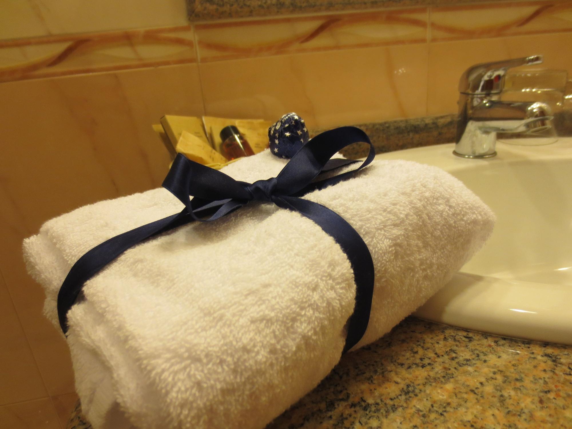 נאפולי Hotel Joyfull מראה חיצוני תמונה
