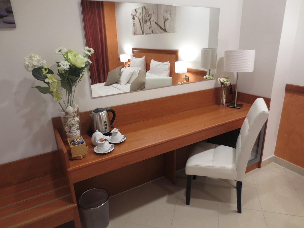 נאפולי Hotel Joyfull מראה חיצוני תמונה