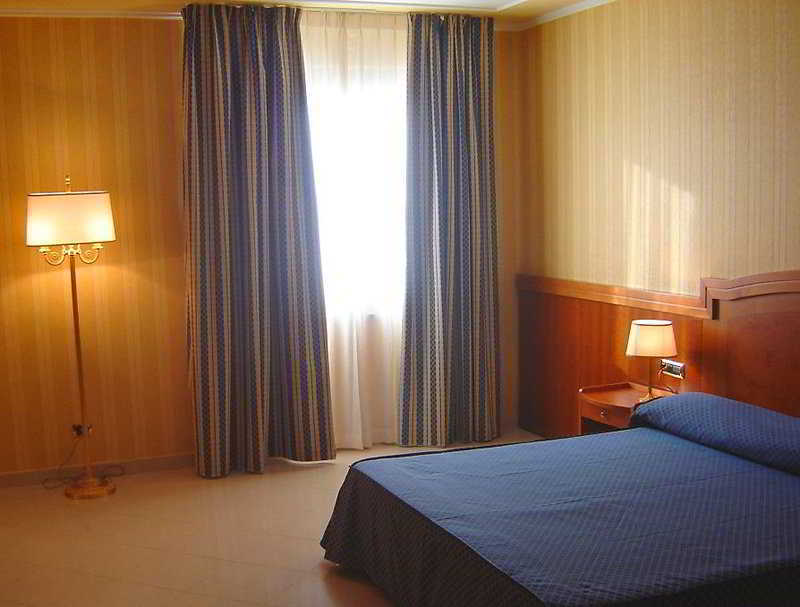 נאפולי Hotel Joyfull חדר תמונה