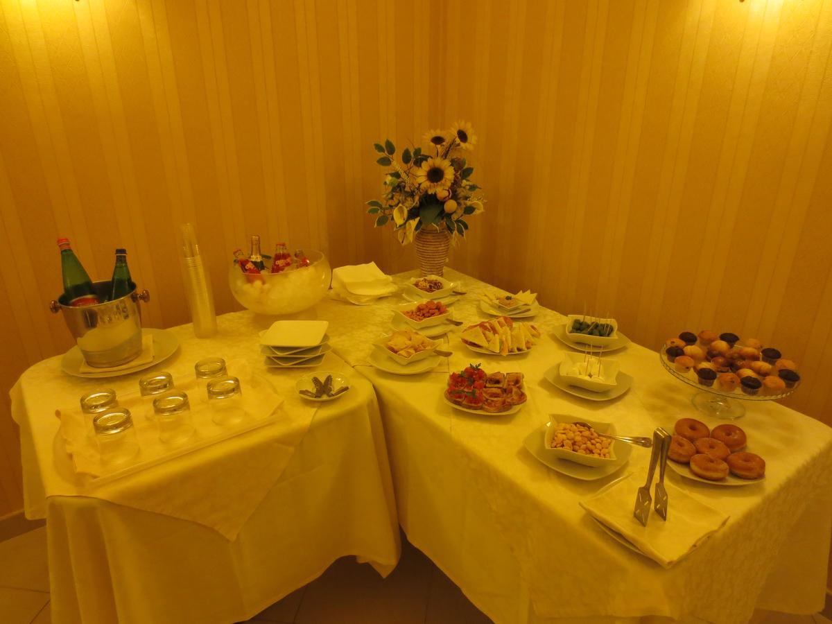 נאפולי Hotel Joyfull מראה חיצוני תמונה