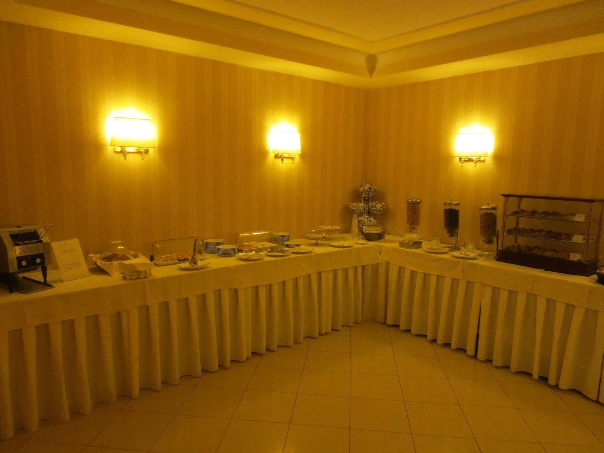 נאפולי Hotel Joyfull מראה חיצוני תמונה