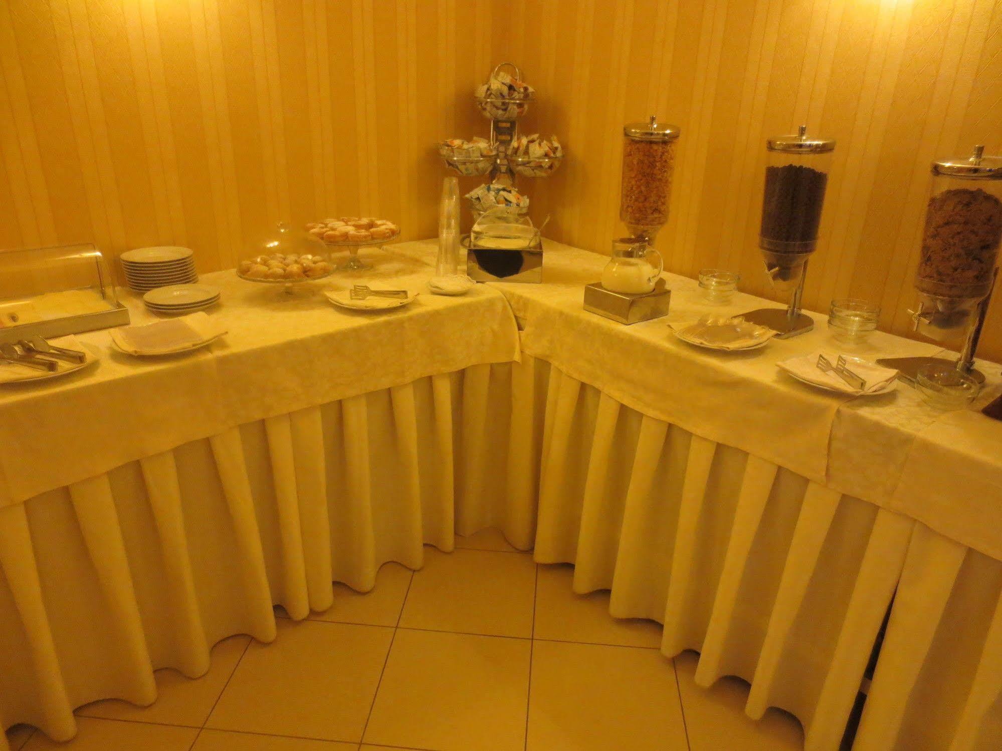 נאפולי Hotel Joyfull מראה חיצוני תמונה