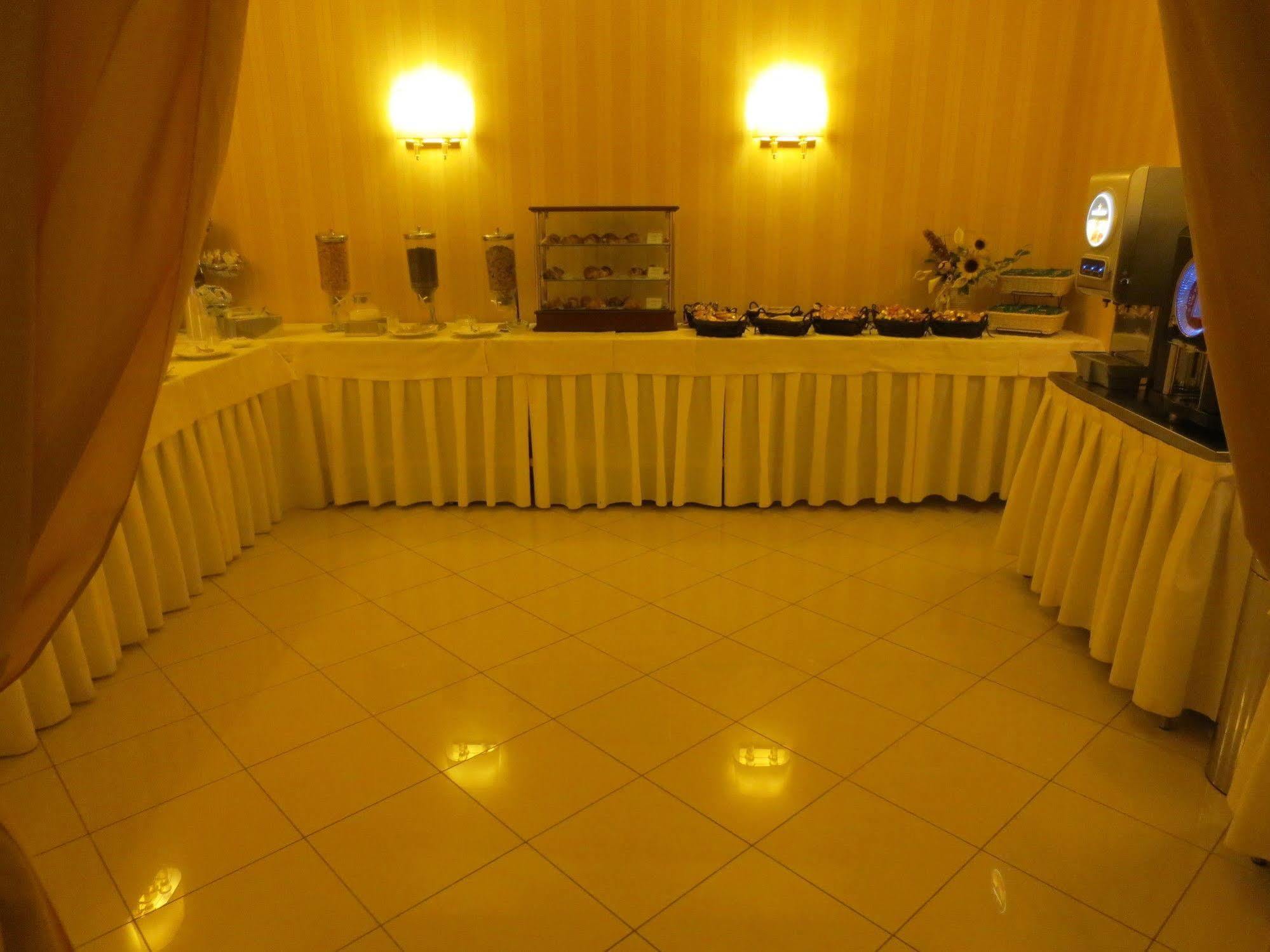 נאפולי Hotel Joyfull מראה חיצוני תמונה