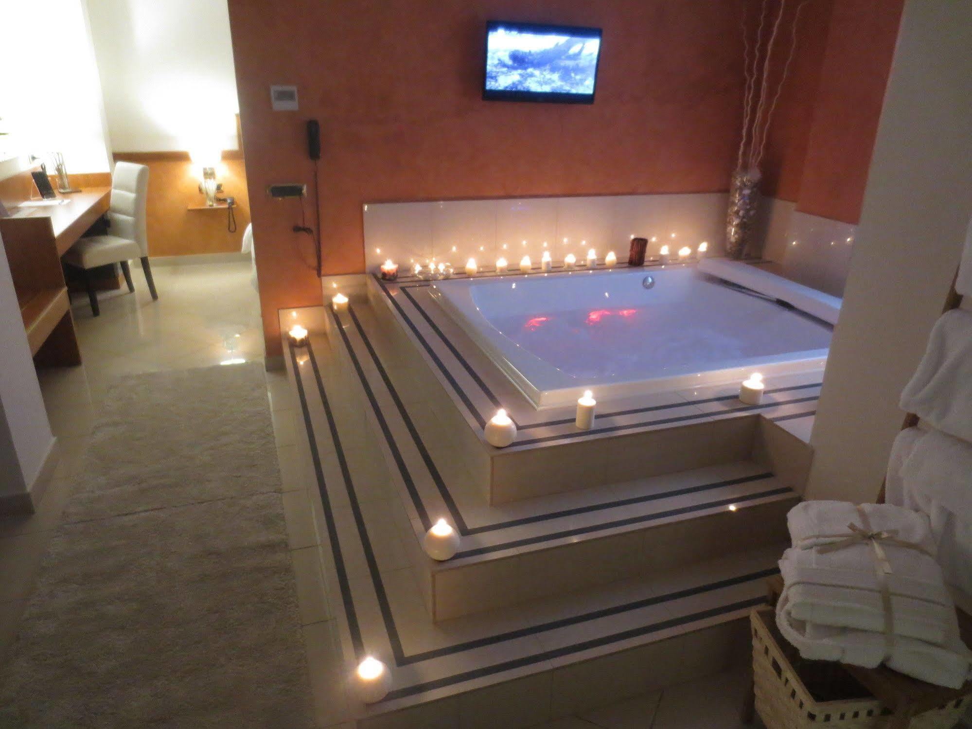 נאפולי Hotel Joyfull מראה חיצוני תמונה