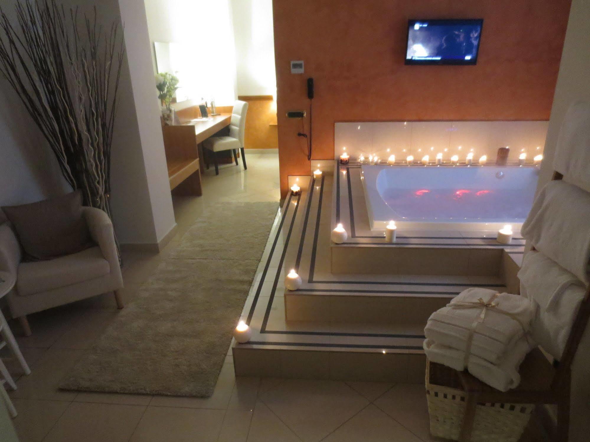 נאפולי Hotel Joyfull מראה חיצוני תמונה