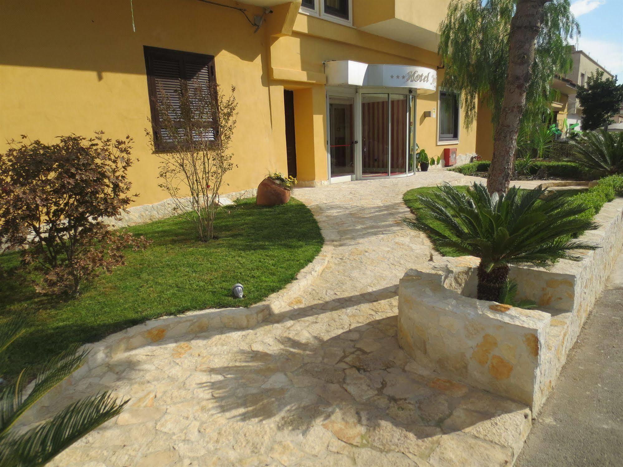 נאפולי Hotel Joyfull מראה חיצוני תמונה