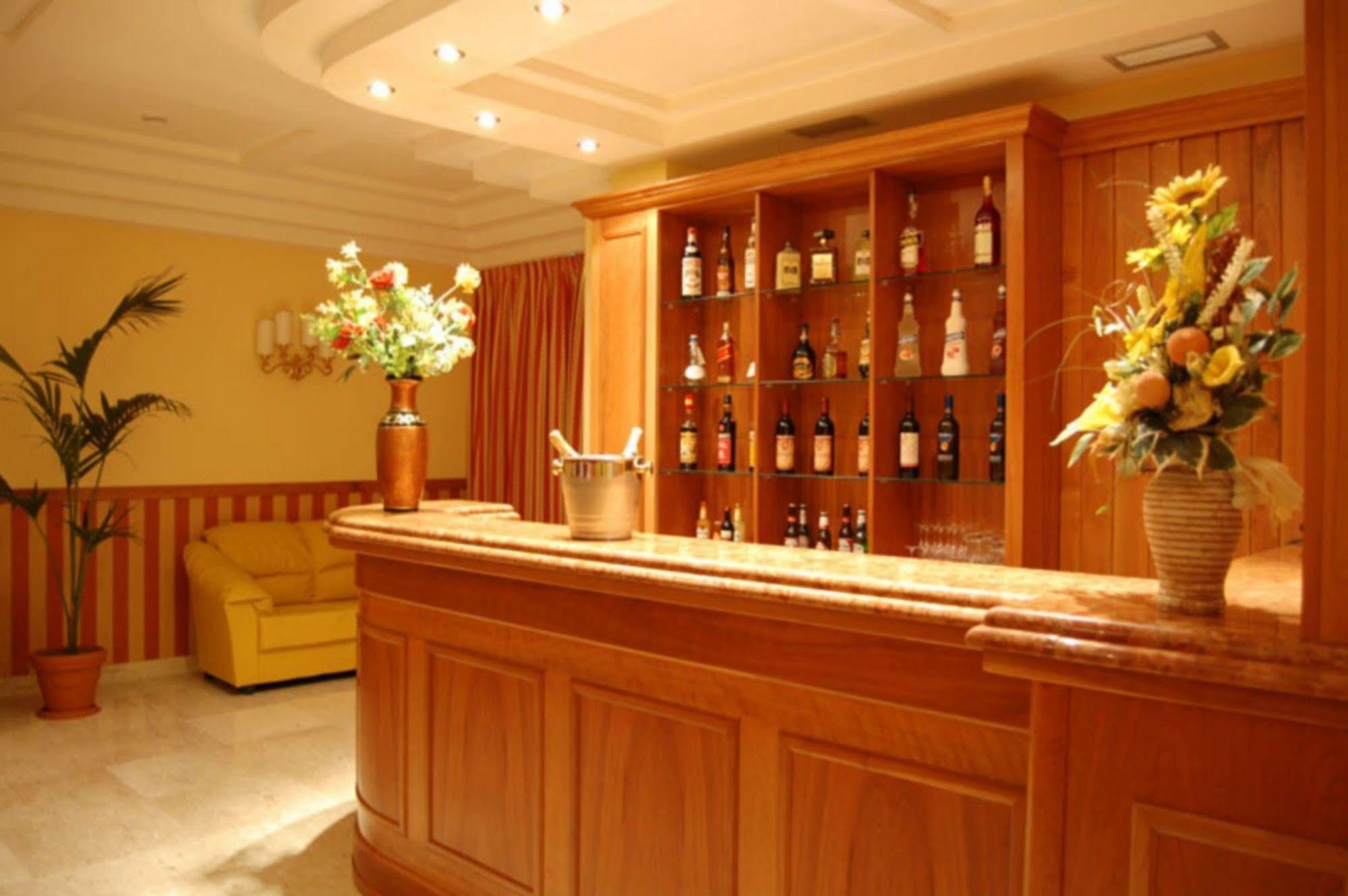 נאפולי Hotel Joyfull מסעדה תמונה